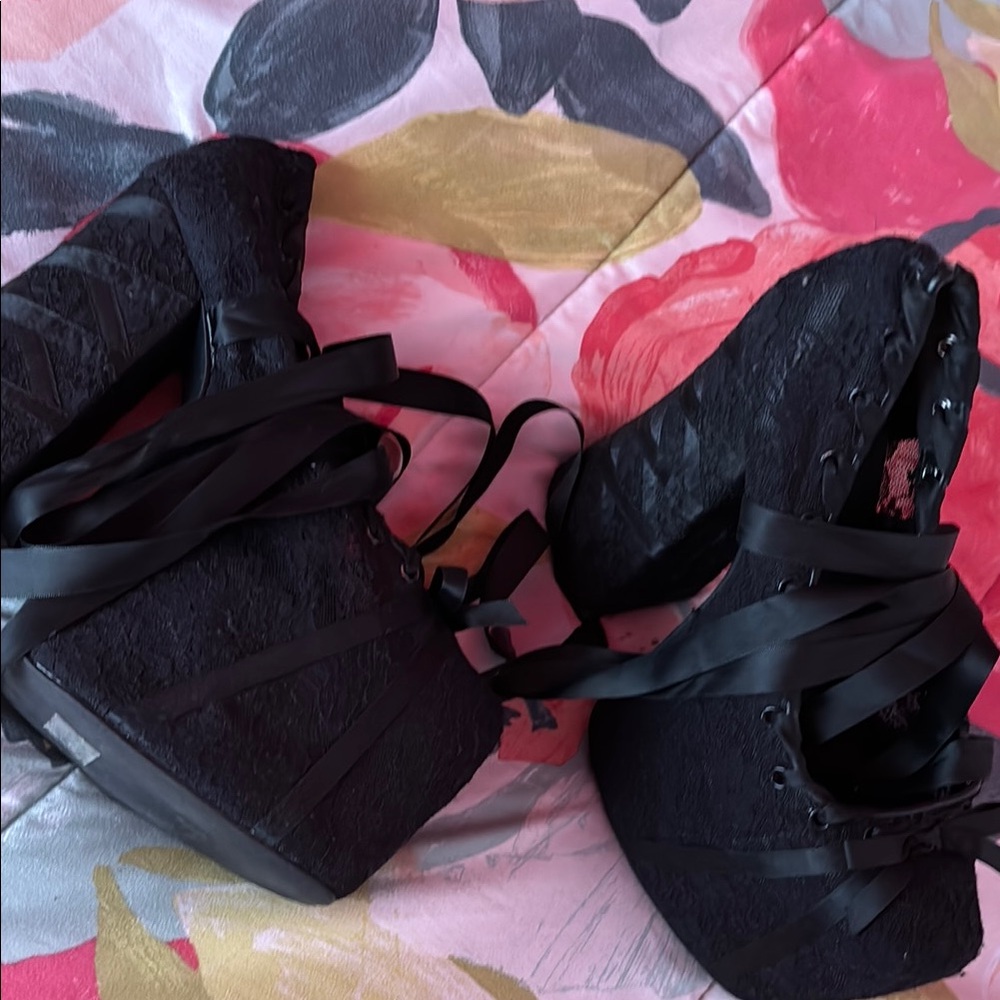 Chic Black Lace-Up Platform Heels